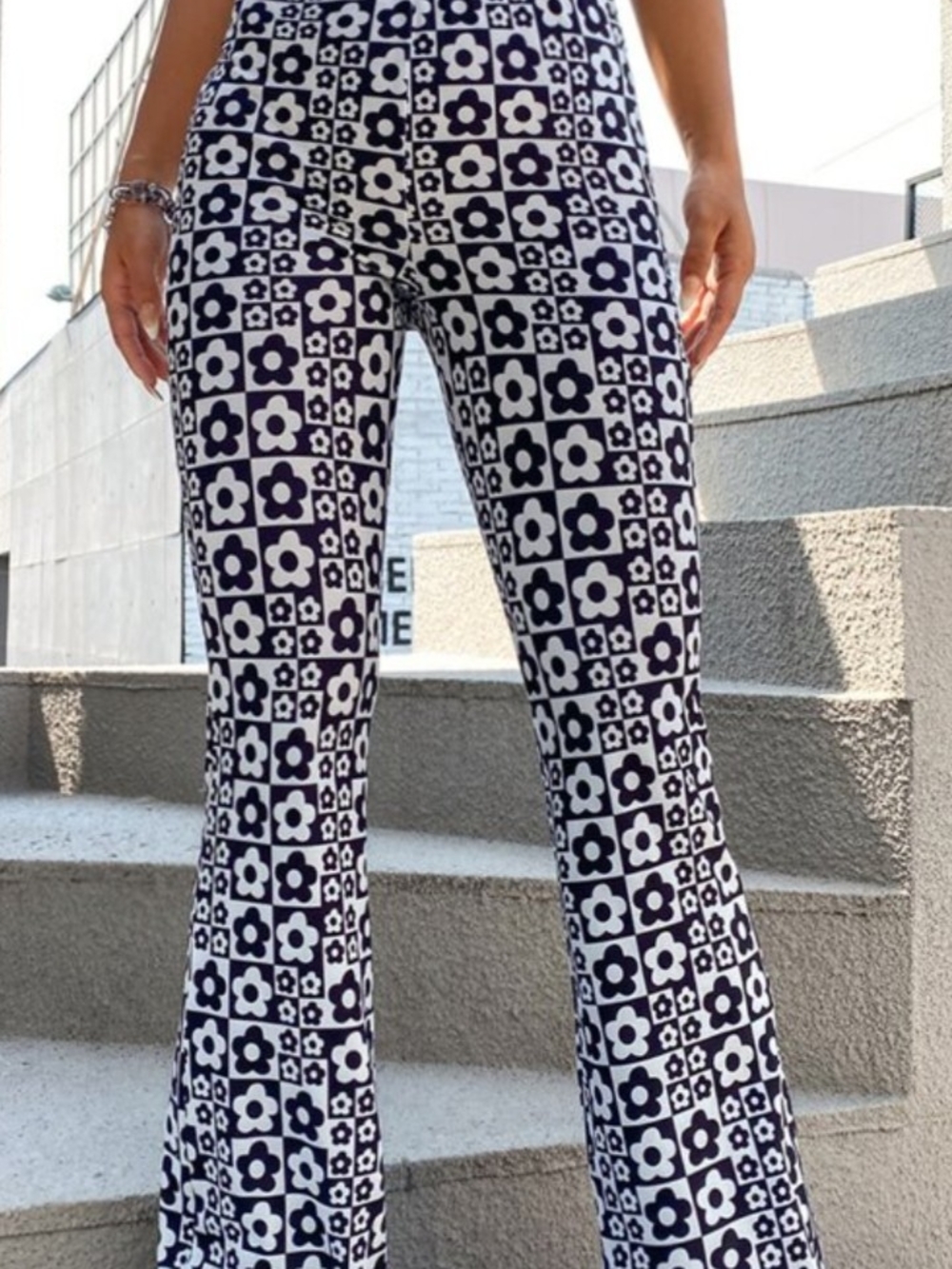wild fable Black & White Flower Power Flare Pants🌼🌻🍓🩷